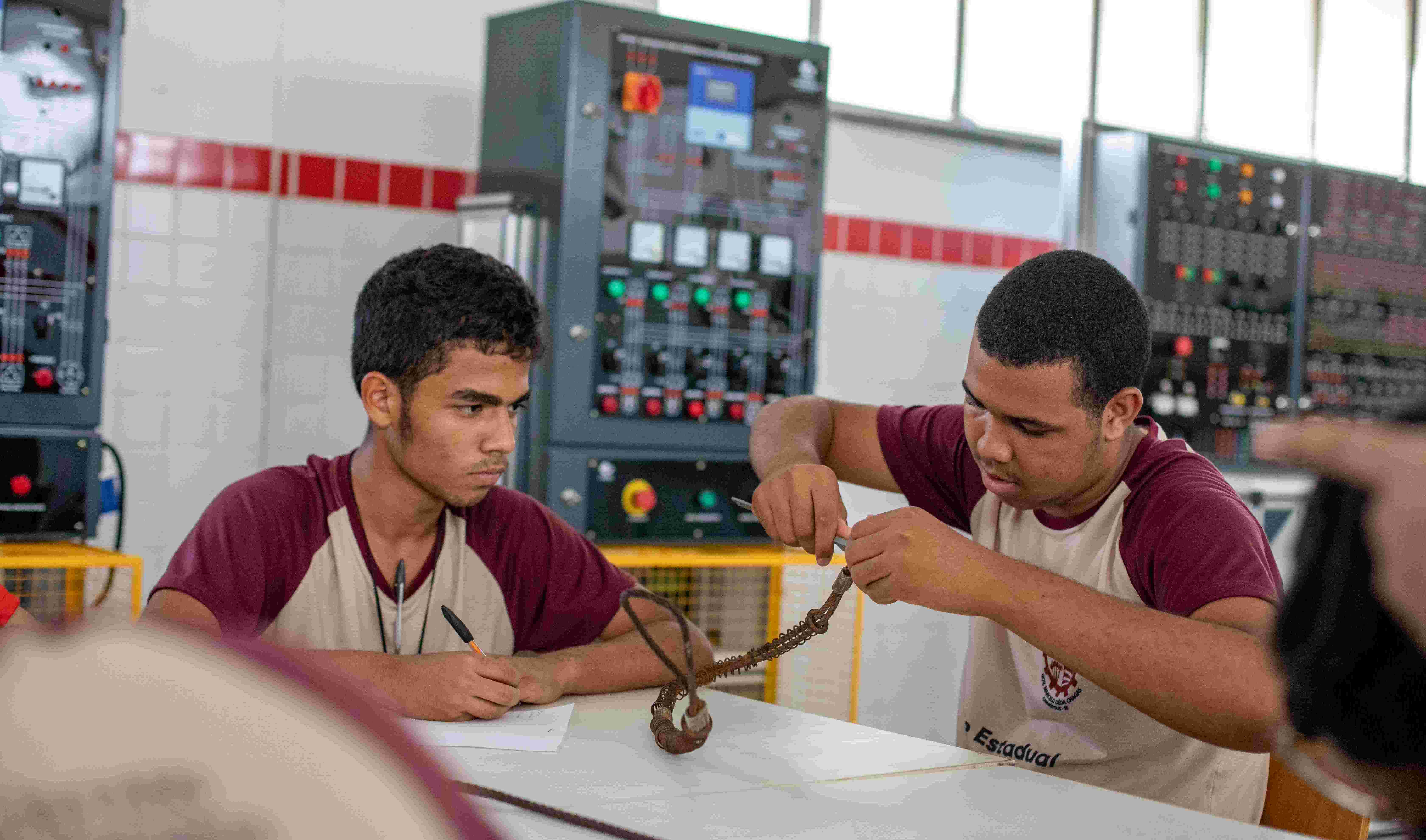 Programa nacional deve ter 25 mil vagas de EJA Profissionalizante para jovens de 18 a 29 anos