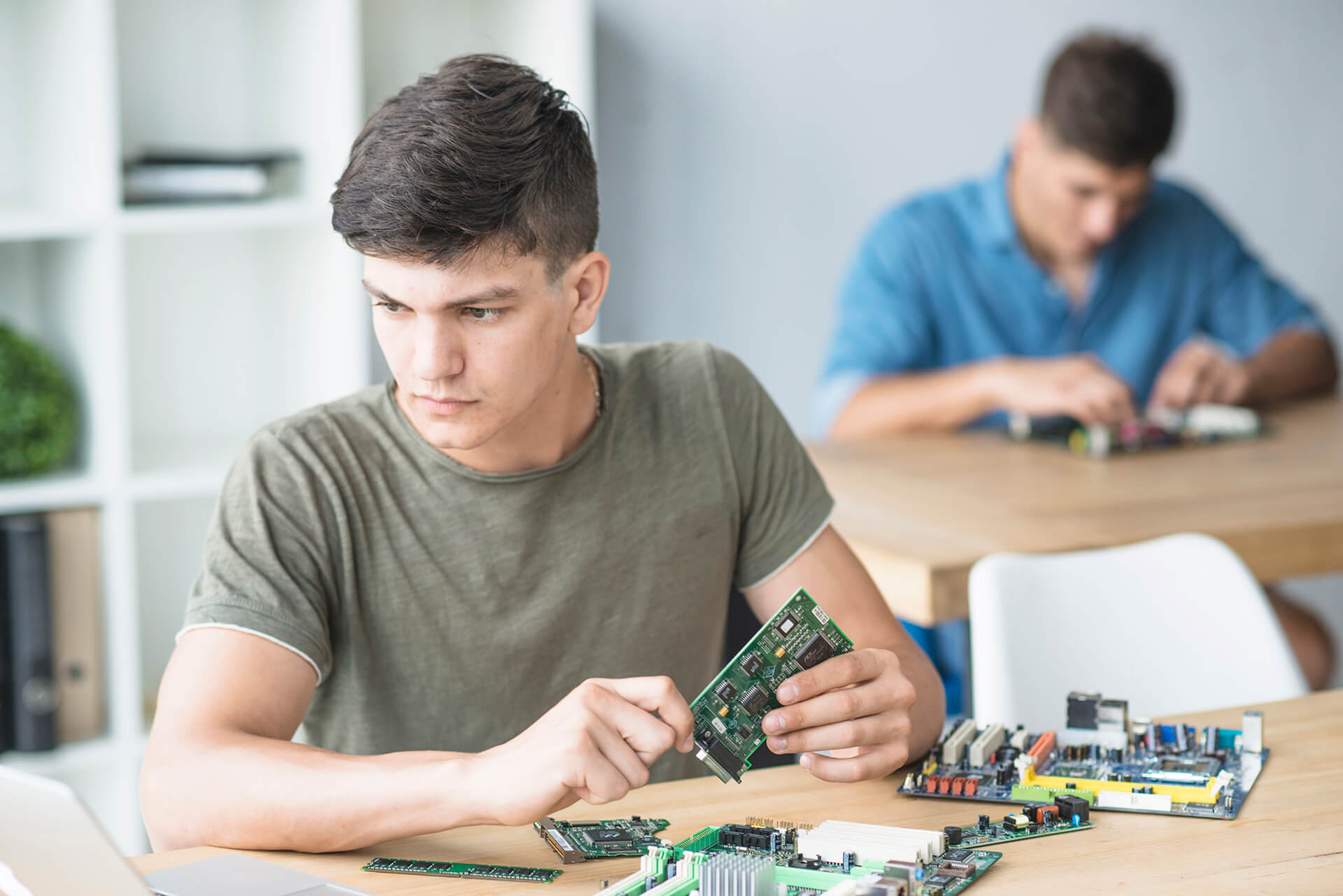 Combate à evasão no ensino médio: desafios e oportunidades